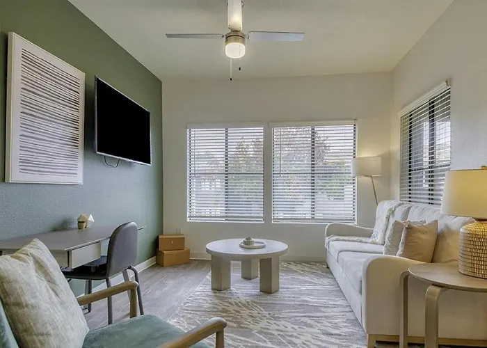 Landing - Modern With Amazing Amenities Phoenix