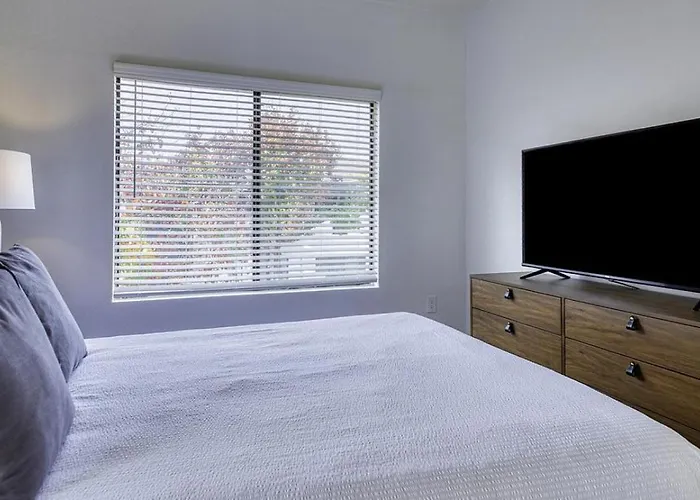 Landing - Modern With Amazing Amenities Apartment